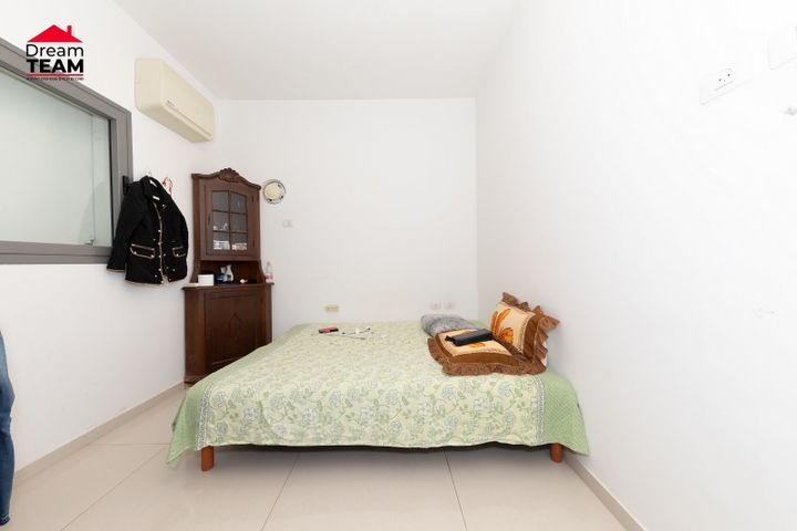 דירה, גלוסקין, ראשונים, ראשון לציון