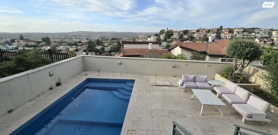 דו משפחתי, שערי תקווה