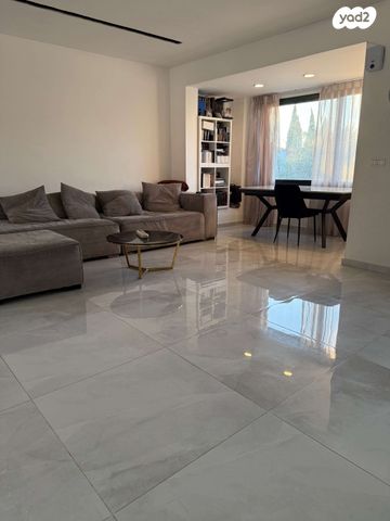 דירה, הגיבורים, עמידר, בת ים