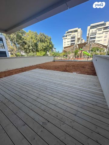 הרצליה הירוקה, נווה עובד