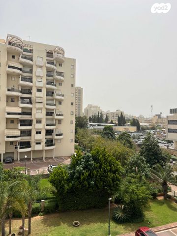 דירה, תנועות הנוער, נעורים, ראשון לציון