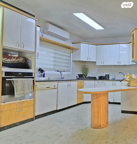 דו משפחתי, שערי תקווה