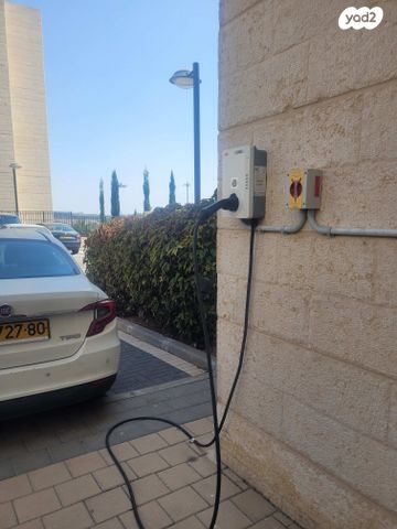 דירת גן, הפרחים, חריש