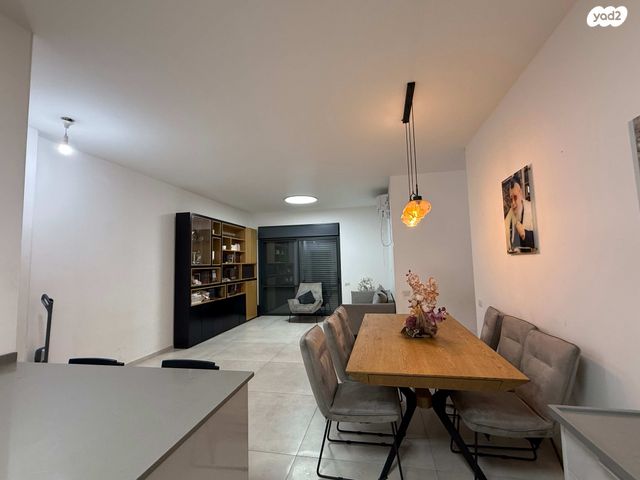 דירת גן, אריאל שרון, נווה שרון / שער העיר, נתיבות