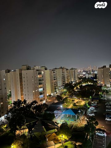 דירה, תנועות הנוער, נעורים, ראשון לציון