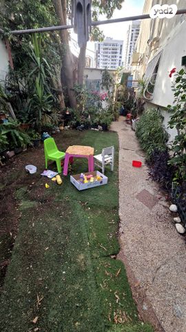 דירת גן, שלום פינקלשטיין, סלע, רחובות