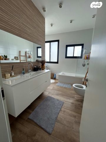 גג/ פנטהאוז, נחלים, עתלית