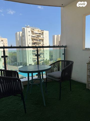 דירה, תנועות הנוער, נעורים, ראשון לציון