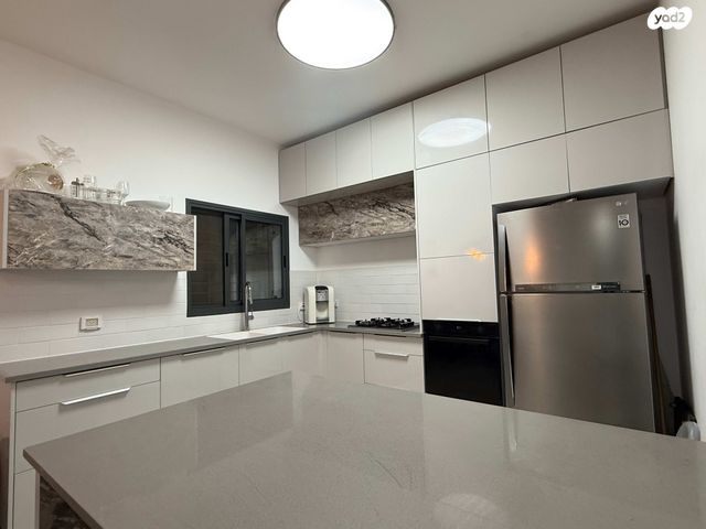 דירת גן, אריאל שרון, נווה שרון / שער העיר, נתיבות