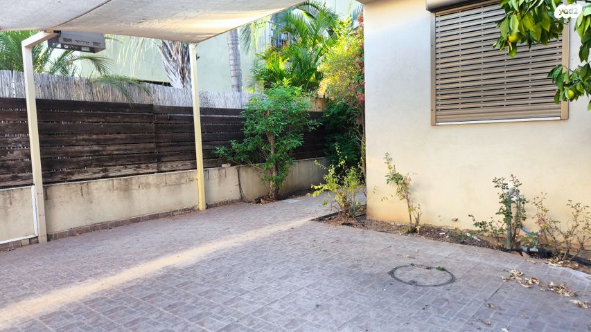 דו משפחתי, נאות הראשונים, מזכרת בתיה