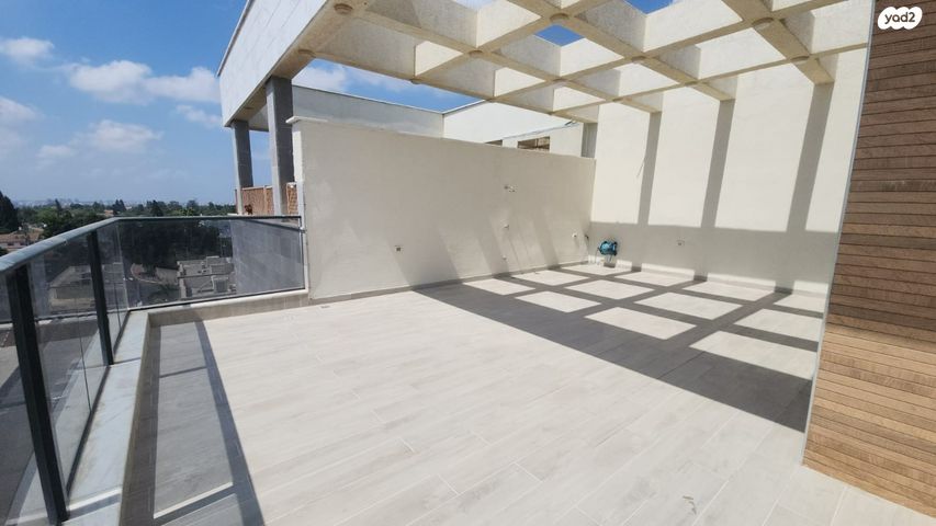 גג/ פנטהאוז, פרדס חנה כרכור