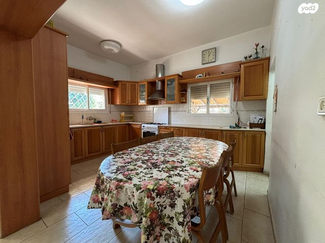 בית פרטי/ קוטג', שדרות בורוכוב 6, מרכז העיר, קרית אתא