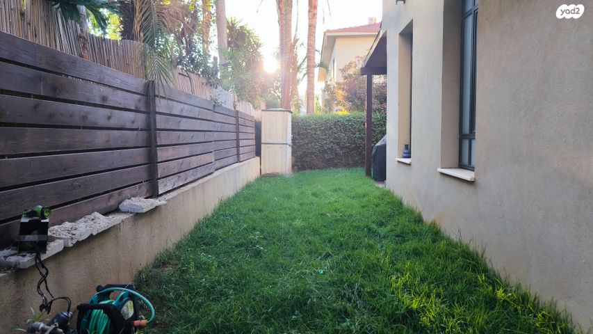 דו משפחתי, נאות הראשונים, מזכרת בתיה