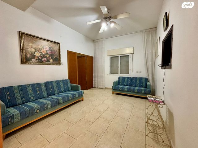 בית פרטי/ קוטג', שדרות בורוכוב 6, מרכז העיר, קרית אתא