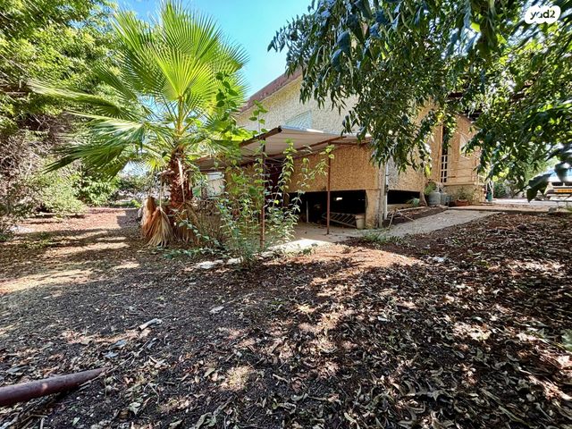 בית פרטי/ קוטג', שדרות בורוכוב 6, מרכז העיר, קרית אתא