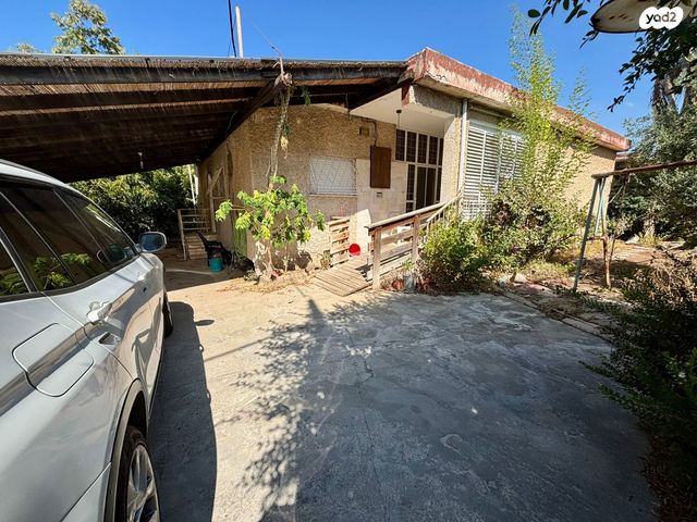 בית פרטי/ קוטג', שדרות בורוכוב 6, מרכז העיר, קרית אתא