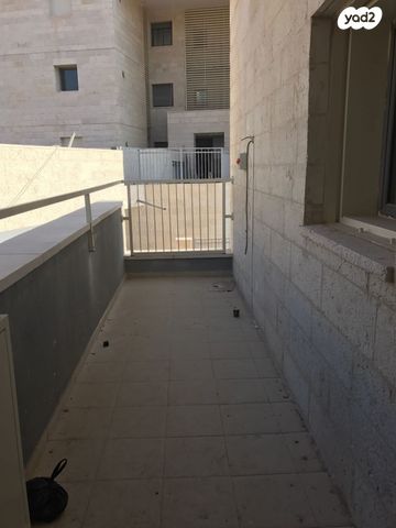 דירה, סנסן, צור הדסה