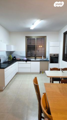 דו משפחתי, נאות הראשונים, מזכרת בתיה