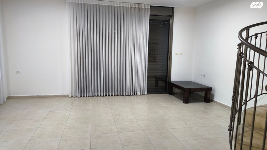 דו משפחתי, נאות הראשונים, מזכרת בתיה