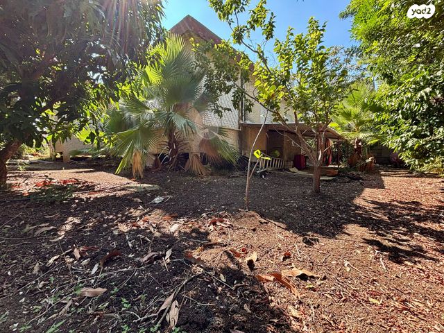 בית פרטי/ קוטג', שדרות בורוכוב 6, מרכז העיר, קרית אתא