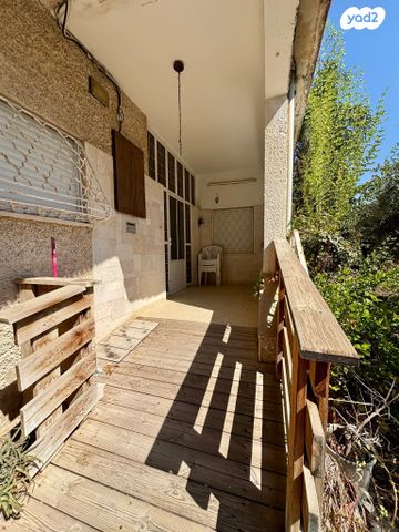 בית פרטי/ קוטג', שדרות בורוכוב 6, מרכז העיר, קרית אתא