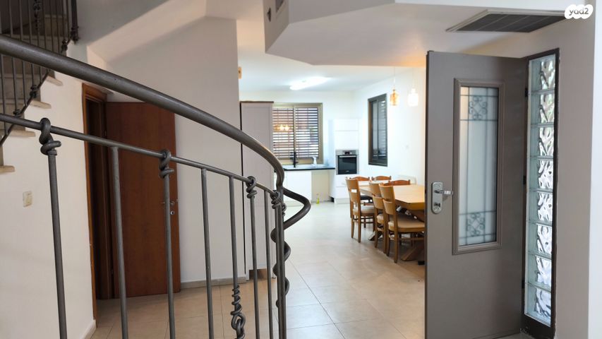 דו משפחתי, נאות הראשונים, מזכרת בתיה