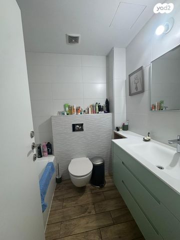 דירה, דרך מנחם בגין 158, מונטיפיורי, הרכבת, תל אביב יפו