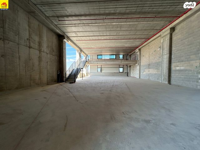 מחסנים, מפעלי חבל מודיעים