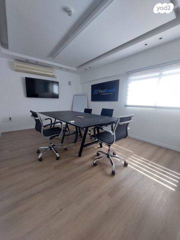 משרדים, המושב, מרכז כרכור, פרדס חנה כרכור