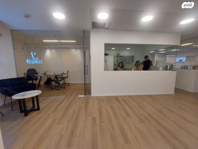 משרדים, המושב, מרכז כרכור, פרדס חנה כרכור