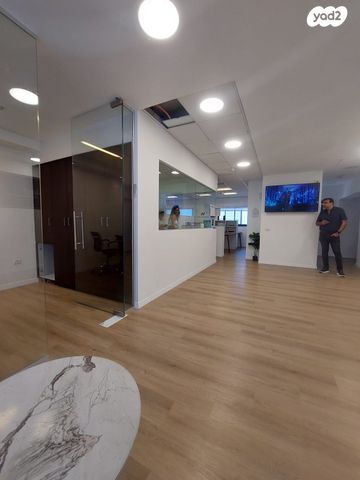 משרדים, המושב, מרכז כרכור, פרדס חנה כרכור