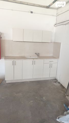 מחסנים, המלאכה, אזור תעשיה ב, חולון