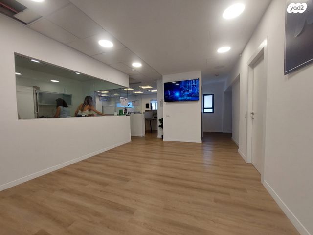 משרדים, המושב, מרכז כרכור, פרדס חנה כרכור