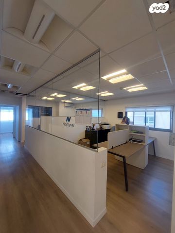 משרדים, המושב, מרכז כרכור, פרדס חנה כרכור