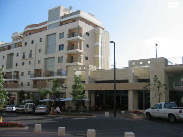 חנויות/ שטח מסחרי, שדרות קק"ל 99, הגליל, כרמיאל