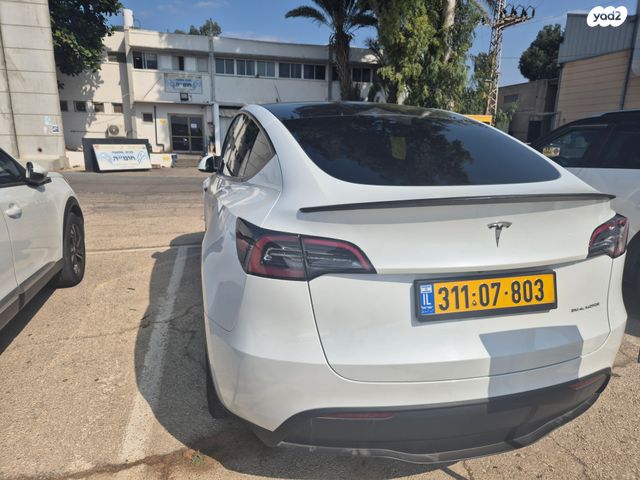 מודעת רכב טסלה מודל Y