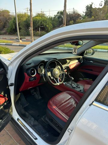 אלפא רומיאו סטלביו