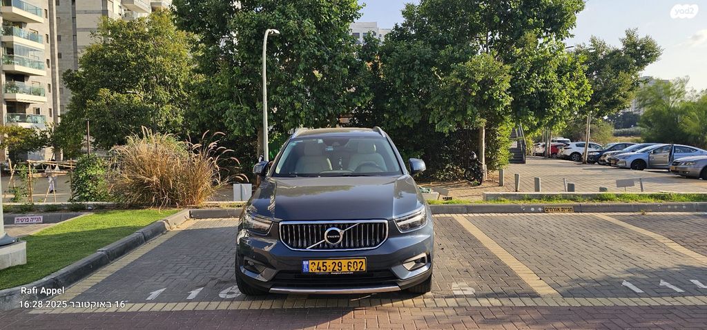 מודעת רכב וולוו XC40
