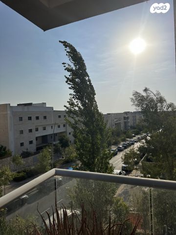 דירה, דוכיפת 12, סנסן, צור הדסה