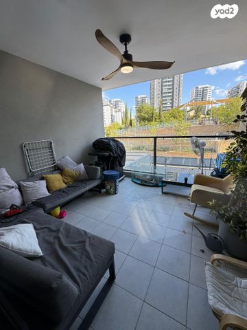 דירה, יוסי בנאי 85, פסגות אפק, ראש העין