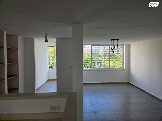 קיבוץ גלויות 5