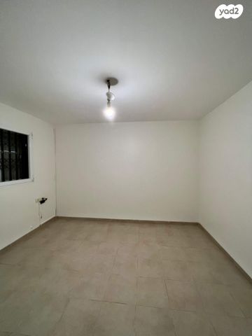 דירת גן, אדרת, אדרת, אדרת