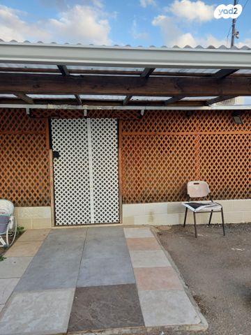 סמטת הגפן 40