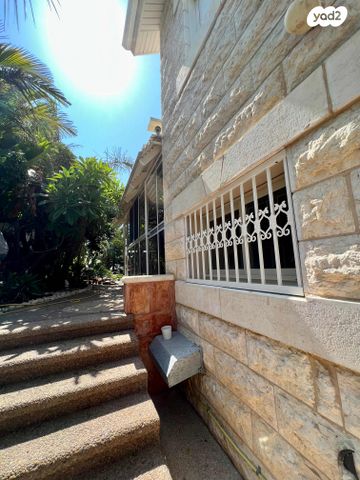 דירת גן, אדרת, אדרת, אדרת