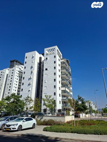 גג/ פנטהאוז, אריק שרון, נהריה