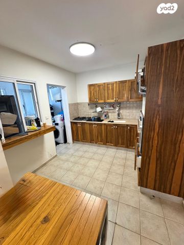 דירה, שמחה הולצברג 16, נאות שמיר, רמלה