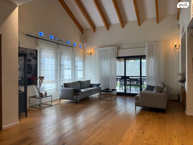 בית פרטי/ קוטג', אלכסנדר פן, הוד השרון