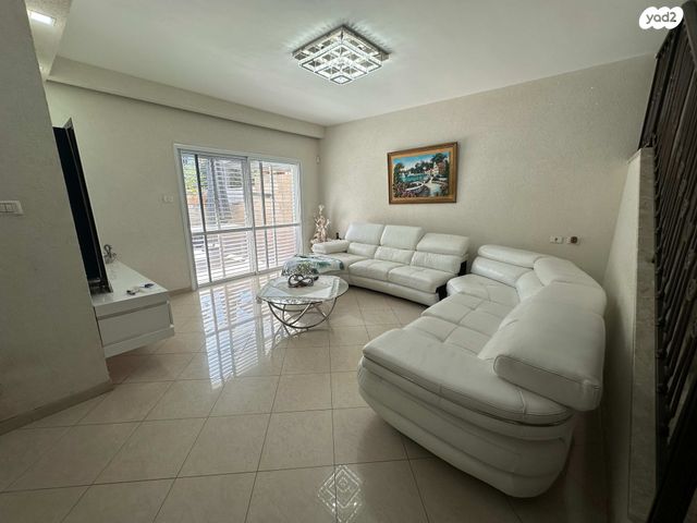 גן יבנה מערב