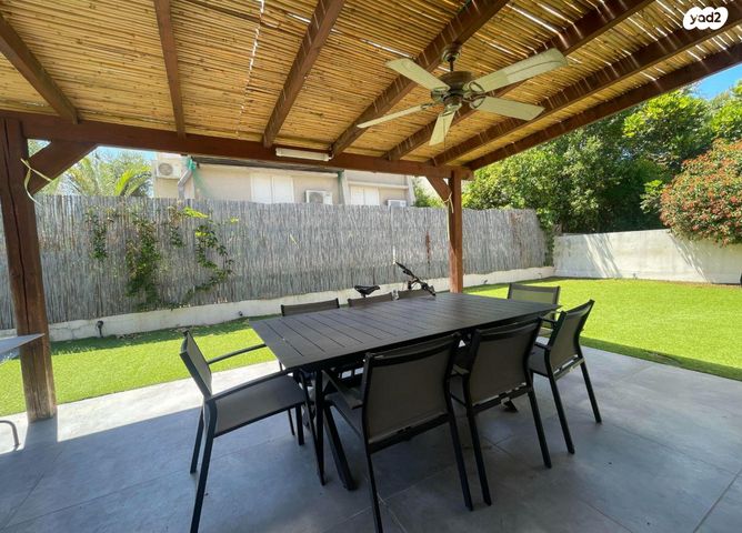 בית פרטי/ קוטג', אלכסנדר פן, הוד השרון