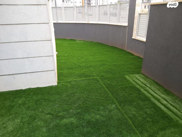 דירת גן, מלווין קלווין, פסגות אפק, ראש העין